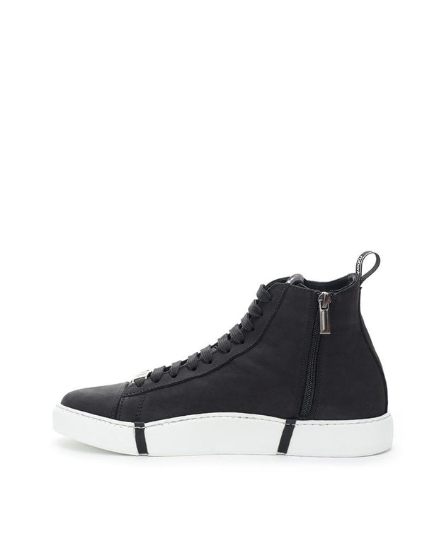 Elegant Suede Sneakers in Chic Black