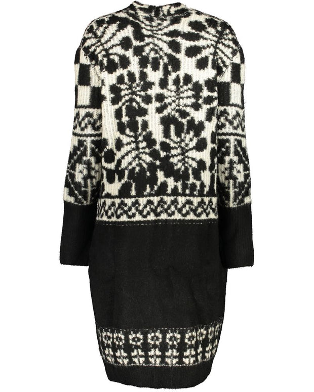 Chic Long Sleeved Coat with Contrast Details