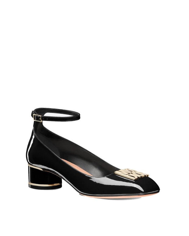 Miss  Pumps